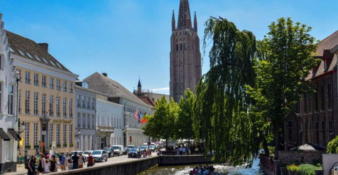 Bruges: First Discovery Walk and Reading Walking Tour - Unique Experiences and Highlights