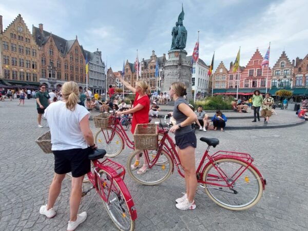 Bruges: Guided Retro Biketour: Highlights and Hidden Gems - Tips for Eating, Drinking, and Sightseeing