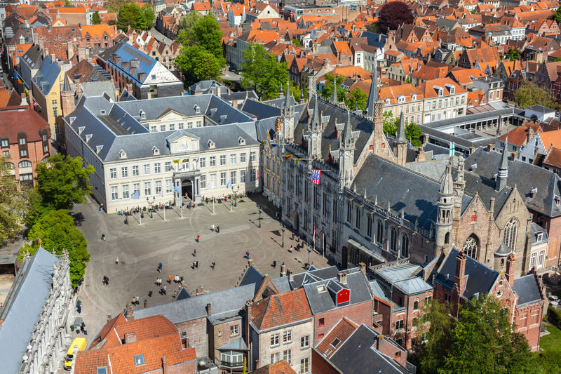Bruges Guided Tour from Amsterdam - A long ride, then a compact medieval center