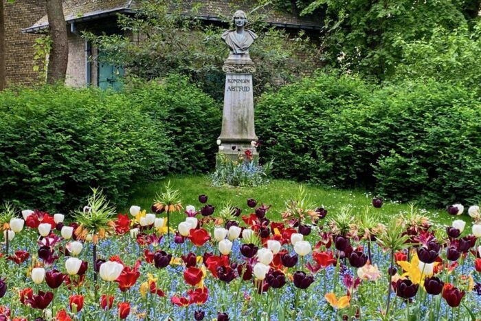 Bruges Highlights, Boat, Beer, Chocolate Day Trip From Paris - Frequently Asked Questions