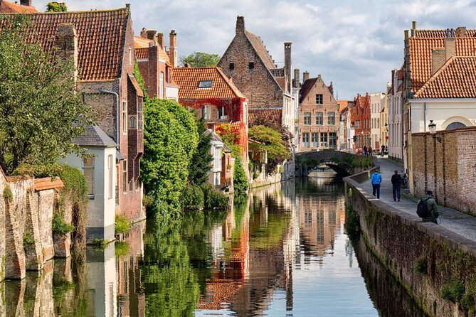 Bruges Highlights Trip From Paris With Lunch, Boat Trip, Brewery & Chocolate - Lunch in Market Square