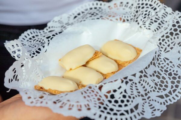 Bruges: Private Food Tour – 10 Tastings With Locals - Positive Customer Reviews on Guide and Tastings