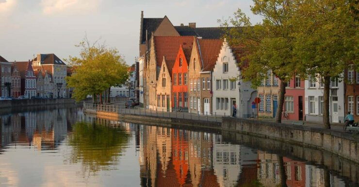 Bruges Unveiled: Exclusive Walking Adventure - Itinerary Highlights