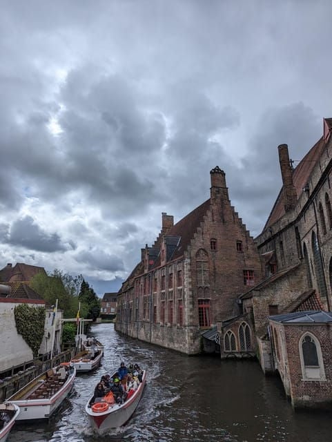 Bruges: Walking Tour with Hot Chocolate & Chocolate Tasting - Good To Know