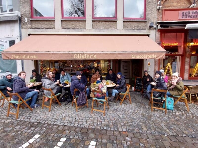 Bruges: Walking Tour with Hot Chocolate & Chocolate Tasting - Who Will Enjoy This Tour?
