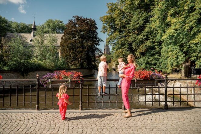 Bruges : Your Private 30min. Photoshoot in the Medieval City - Selecting Participants and Date