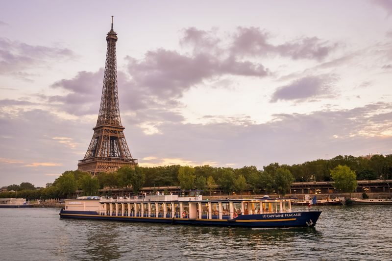 Brunch or Dinner Cruise on Seine River in Paris - At a glance