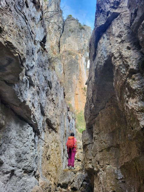 Bruncu Casteddu: Hiking Guided Tour Close Ulassai Village - Activity Description