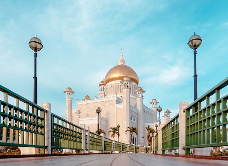 Brunei Half Day City Tour in Bandar Seri Begawan - Jame’ Asr Hassanil Bolkiah Mosque: check access before you go
