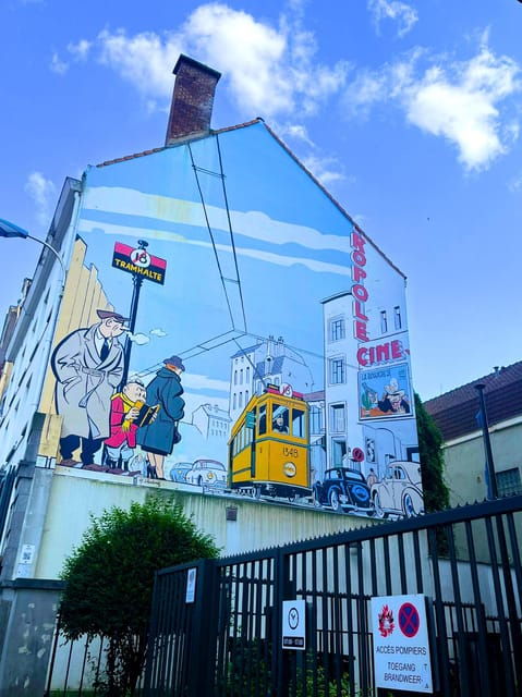 Brussels: 2 Hours Private Walking Tour of the Comics Walls - Exploring the Mural Paintings