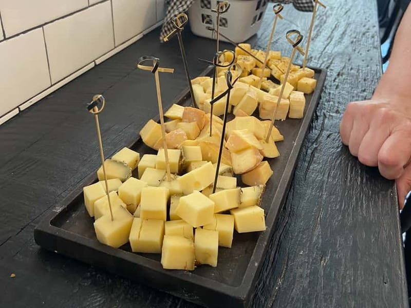 Brussels: City Center Guided Food Tour with Tastings - Guides and Atmosphere: Making It Memorable