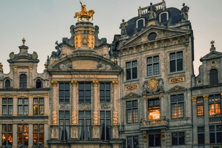 Brussels: First Discovery Walk and Reading Walking Tour - Experience Highlights