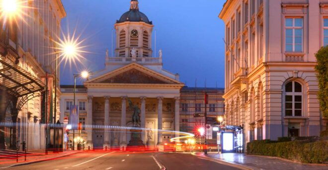 Brussels: First Discovery Walk and Reading Walking Tour - Full Itinerary