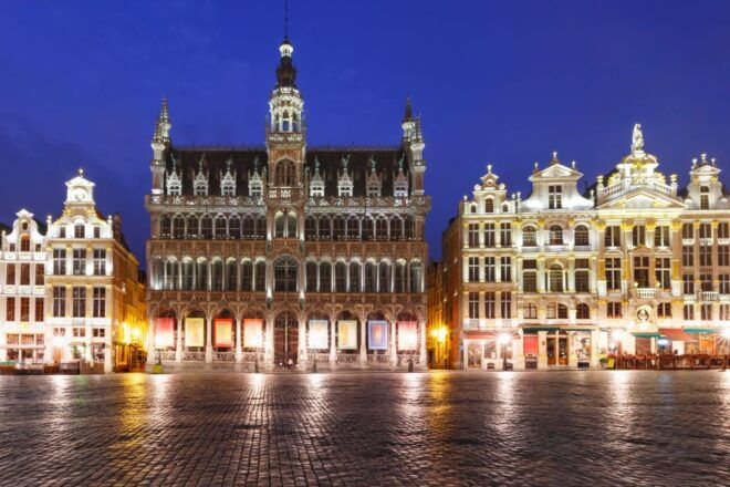 Brussels: First Discovery Walk and Reading Walking Tour - App and Resources