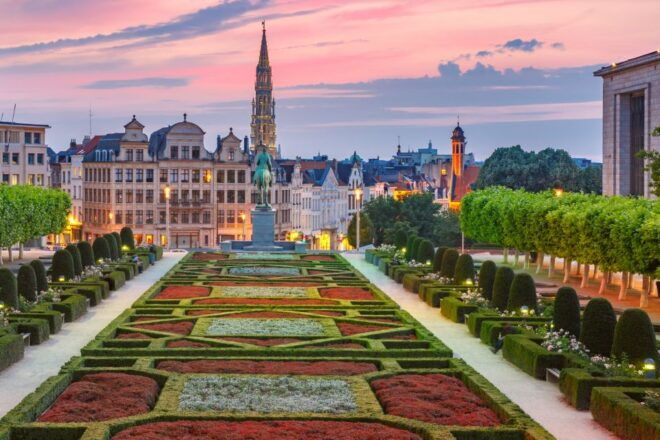 Brussels: First Discovery Walk and Reading Walking Tour - Inclusions