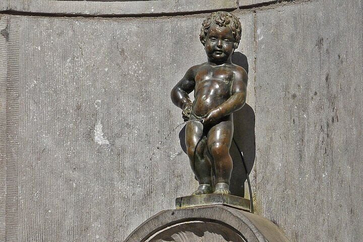 Brussels Food Tasting and Walking Tour - Chocolate, beer and the choice of waffles or fries