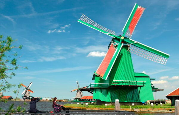 Brussels: Full-day Holland Guided Keukenhof & Windmills Tour - Inclusions and Tour Details
