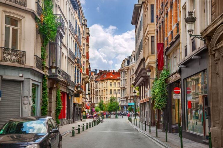 Brussels: Highlights Self-Guided Scavenger Hunt and Tour - Experience