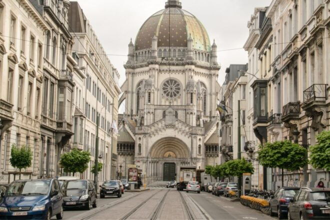 Brussels: Highlights Self-Guided Scavenger Hunt and Tour - Selecting Participants and Date