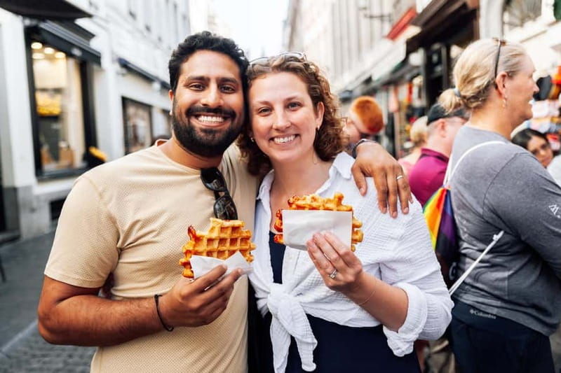 Brussels: Historical Tour with Chocolate & Waffle Tasting - Exploring Brussels’ Main Sights