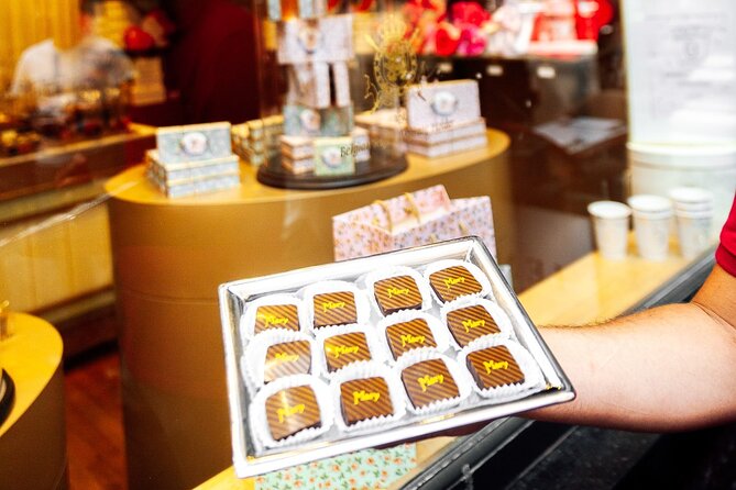Brussels: Historical Walking Tour With Chocolate & Waffle Tasting - Meeting and Pickup Details