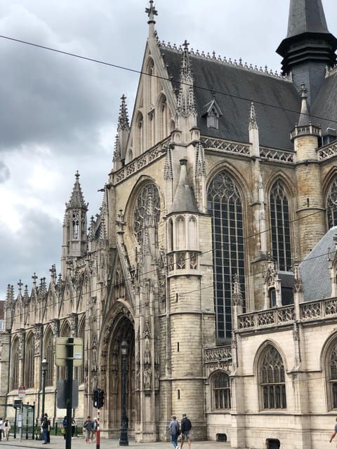 Brussels: Private 2-Hour Sightseeing Tour with Local Guide - Practical Tips for Booking and Enjoying the Tour
