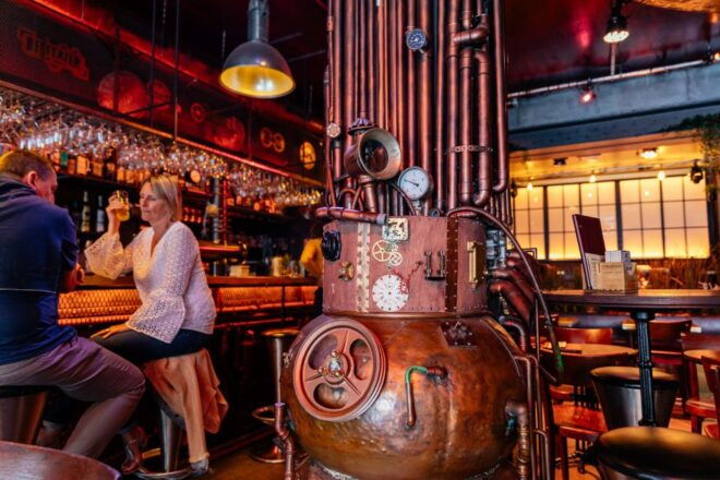 Brussels: Private Evening Tour With Drinks & Bites - Nightlife Introduction and City Recommendations