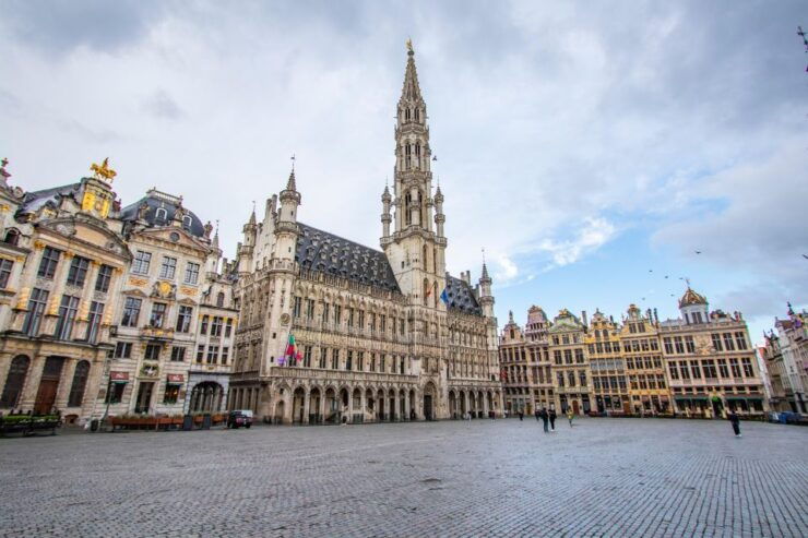 Brussels: Private Exclusive History Tour With a Local Expert - Explore Brussels Iconic Landmarks