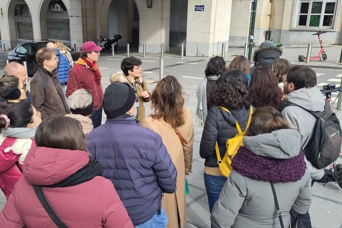 Brussels: the Comic Book Walls Walking Tour - Language Options and Guide Details