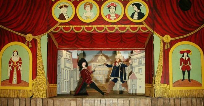 Brussels: Tour of Royal Theatre Toone With Snacks and Beer - Tour Highlights