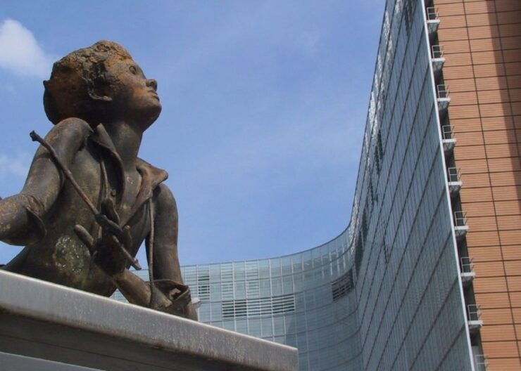 Brussels: Walking Tour From Central Station to Manneken Pis - Exploring the Atomium and Manneken Pis