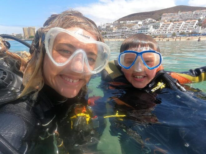 BUBBLEMAKER: FIRST SCUBA DIVING EXPERIENCE FOR CHILD ADEJE - Included Services and Equipment