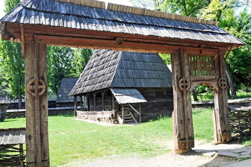 Bucharest: Arc de Triomphe & Village Museum Guided Tour - Practical Details & Tips for Travelers