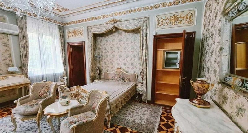 Bucharest : Ceauescu Mansion , Parliament & Village Museum - Who Is This Tour For?  