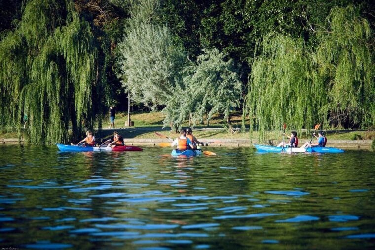 Bucharest: Guided Kayaking Tour in Herastrau Park - Whats Included and What to Bring
