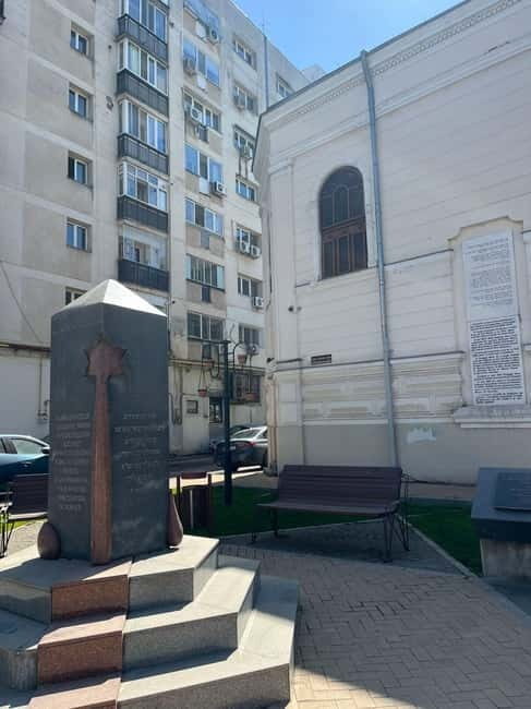 Bucharest: Jewish Heritage Private Walking Tour (group of 8) - Good To Know