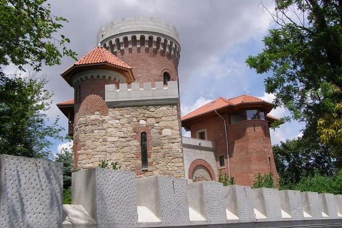 Bucharest Layover Tour (6 - Hour Private City Tour Between Flights) - Meeting and Pickup Information