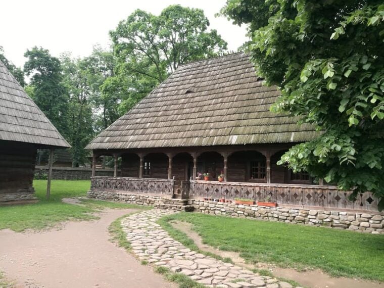 Bucharest Private City Tour with visits and Photo Stops - What To Expect During the Tour