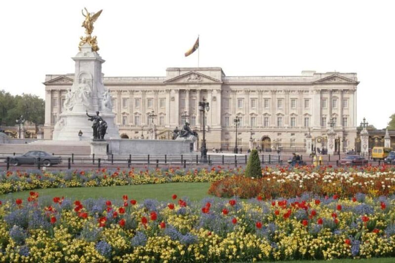 Buckingham Palace and Windsor Castle Tour - How the Day Begins: Meeting and Entry to Buckingham Palace