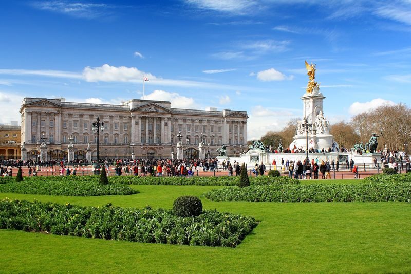 Buckingham Palace Changing of the Guard Tour - Why Watch the Ceremony With a Guide?