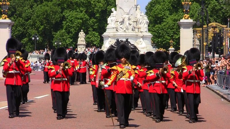 Buckingham Palace Changing of the Guard Tour - St. James’s Park, Green Park and the Palaces