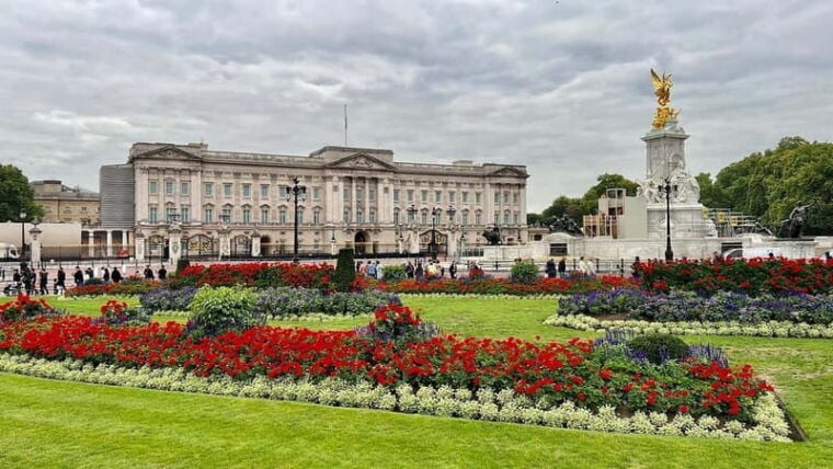 Buckingham Palace, Changing of the Guard Walking Tour - The Sum Up
