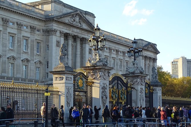 Buckingham Palace, St Jamess Palace, Hampton Court Palace Private Walking Tour - Reviews