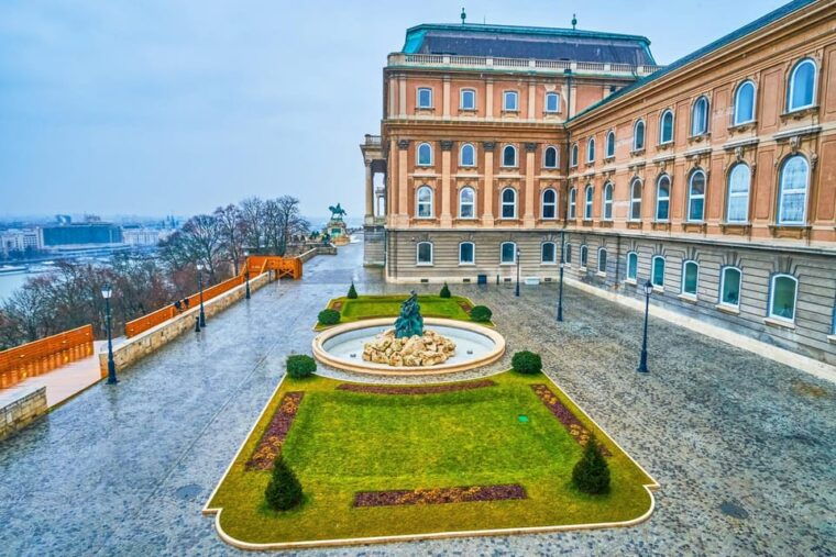 Buda Castle District and Matthias Church Private Tour - Who Should Consider This Tour