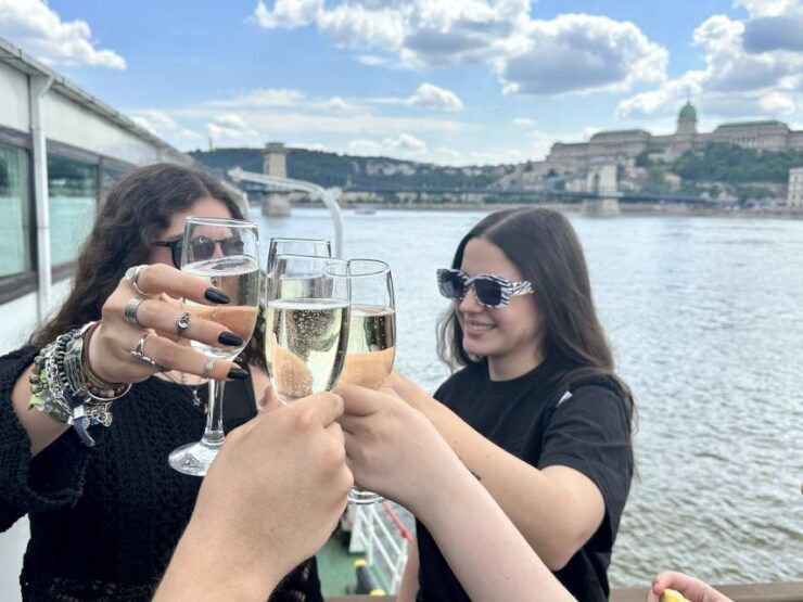 Budapest: 1 Hr Sunshine Booze Cruise With Prosecco - Experience Highlights
