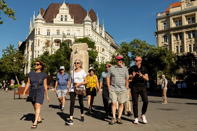 Budapest 101: 3-Hour Walking Tour With Chimneycake and Metro Pass - Tour Highlights