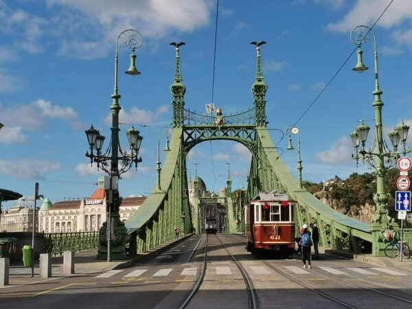 Budapest: 2.5-hour Hidden Sights Private Bike Tour - Tips for a Great Tour