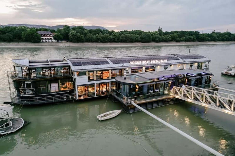 Budapest: 2-Course Dinner for 2 on a Boat Restaurant - The Itinerary: From Arrival to Farewell