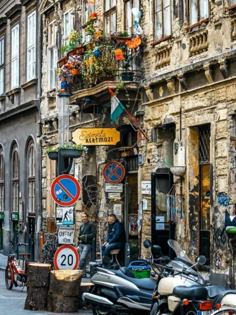 Budapest: Alternative Street Art & Jewish Tour - Booking Information