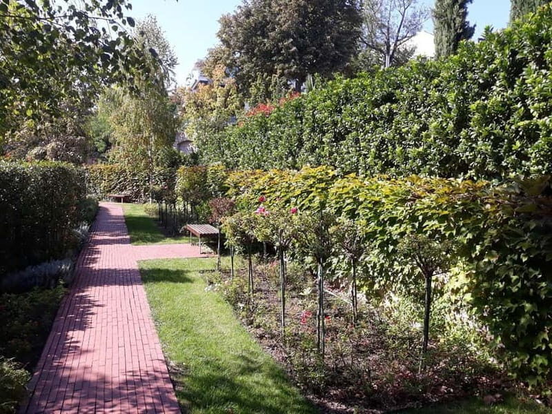 Budapest: Best Gardens Walking Tour & Hungarian Folk Music - A Deep Dive into the Budapest Gardens & Folk Music Tour